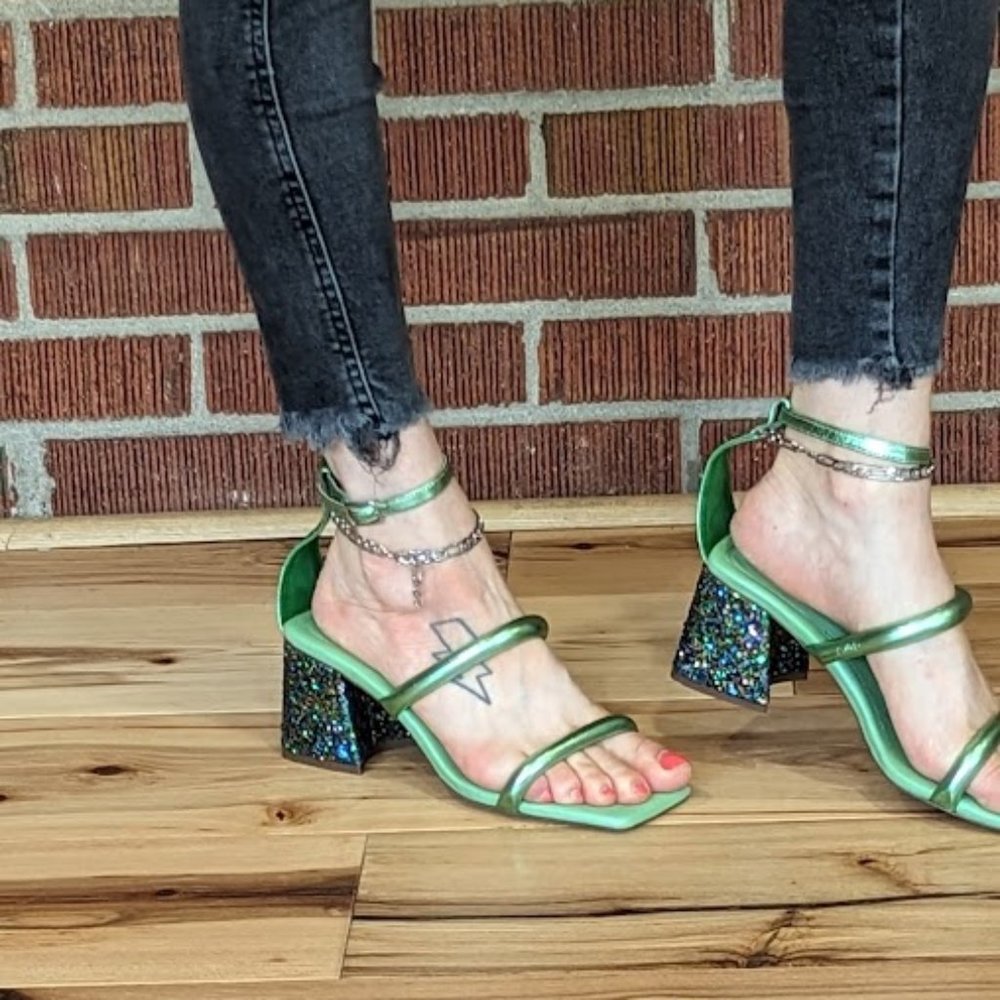 🎉LAST CHANCE🎉 FREE PEOPLE Parker Chain Heel / Lime Metallic - Picture 9 of 9